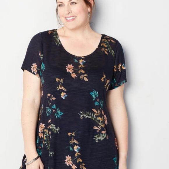 Avenue Tops - Navy Floral Swing Top